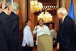 Secretary Kerry Greets Philippine President Aquino at Malacanang Palace