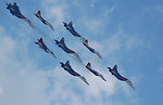 'The Big Nine' - flight groups 'Russian Knights' and 'Strizhi' (the international aerospace salon MAKS-2007) Русский:  «Большая девятка» — пилотажные группы «Русские витязи» и «Стрижи»