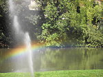 Italiano:  arcobaleno da giardino (Paris, Buttes-Chaumont) Français:  Jet d'eau irisé (Paris, Buttes-Chaumont)