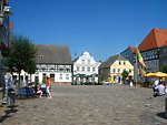 Deutsch:  Ueckermünde, Marktplatz örtlicher Akkordeonmusiker: Volker Hoffmann