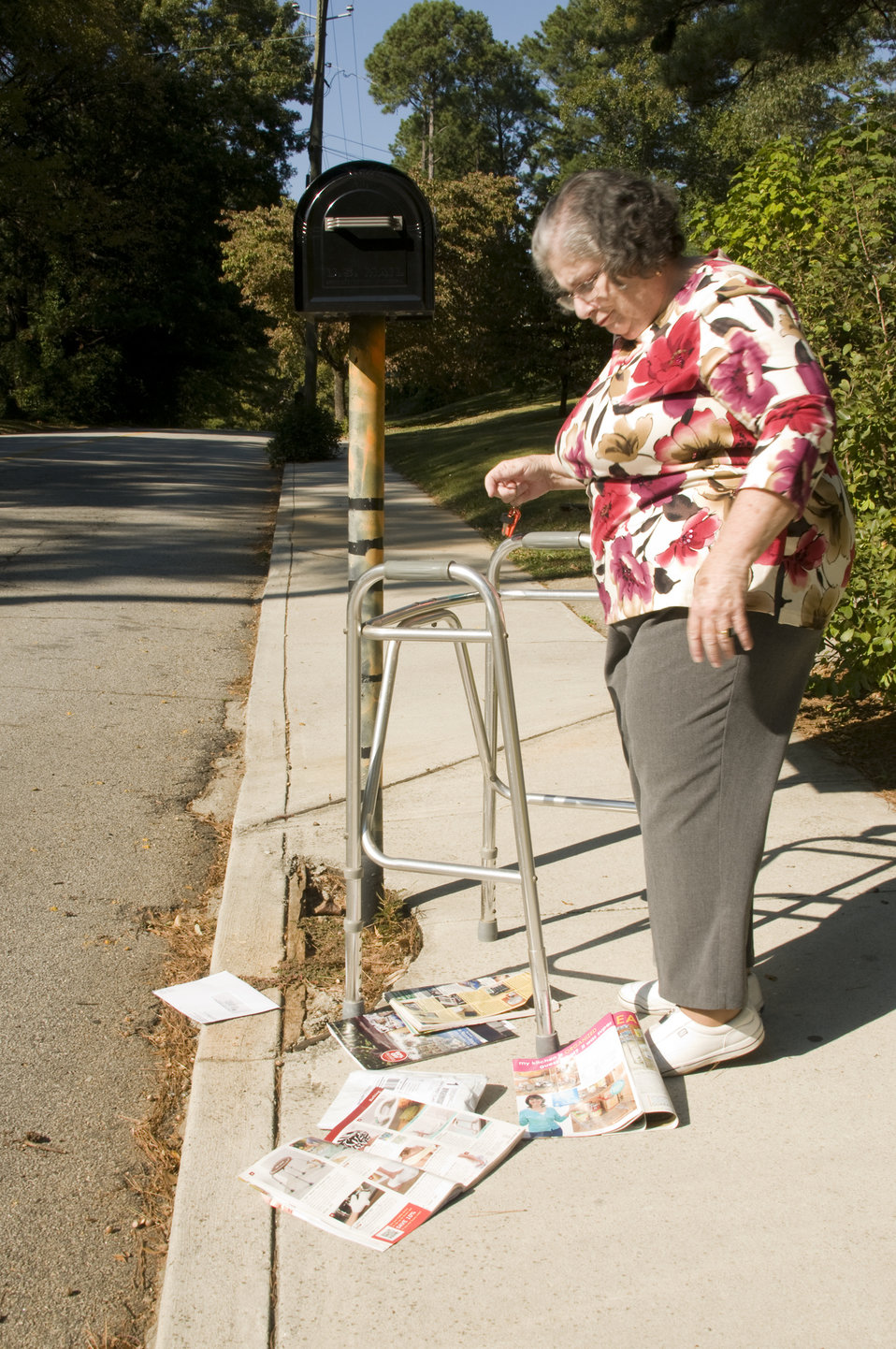 The woman pictured here is a rheumatoid arthritis patient, and is living with this disease, still doing her best to carry on with her day to