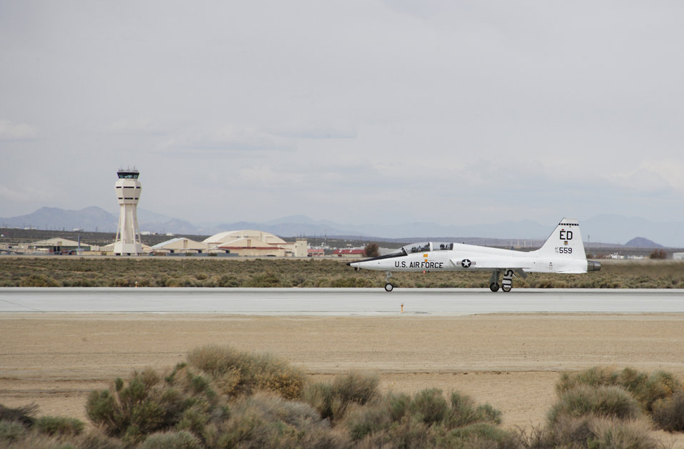 T-38 Talon crashes north of Edwards