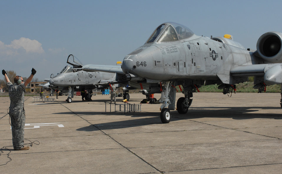 Airmen turn empty Bulgarian hangar into A-10 hub