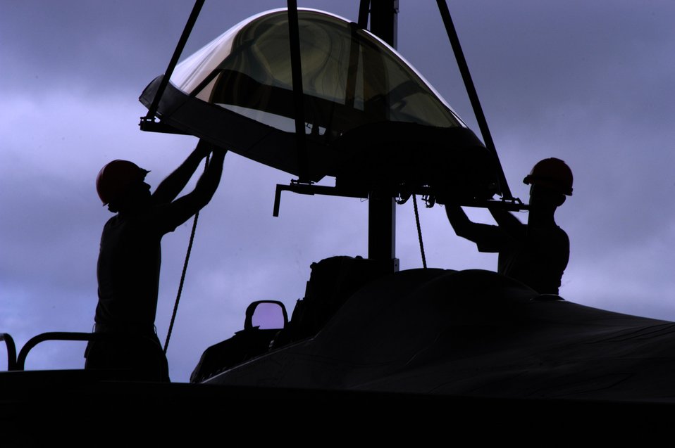 Egress technicians keep raptor pilots covered