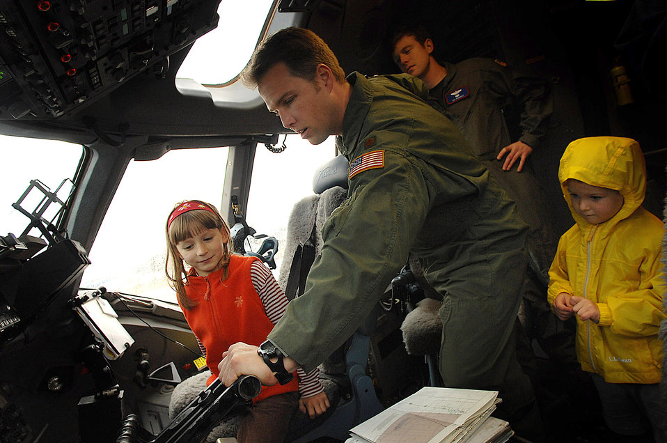 Deep Freeze Airmen warm New Zealand community's heart