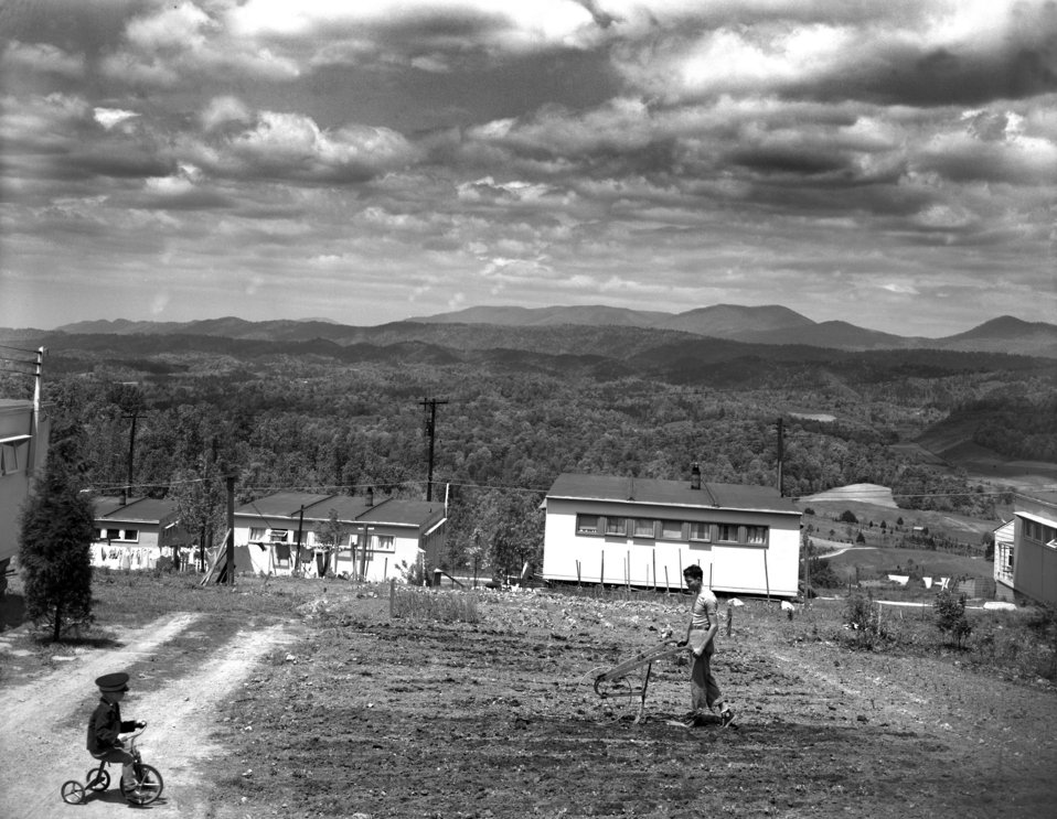 Public Domain Picture Oak Ridge Housing West Outer Drive 1948 ID