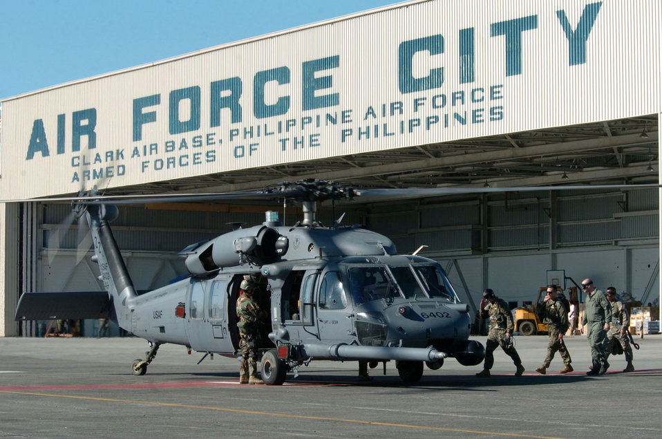 Kadena Airmen aid Philippine typhoon victims