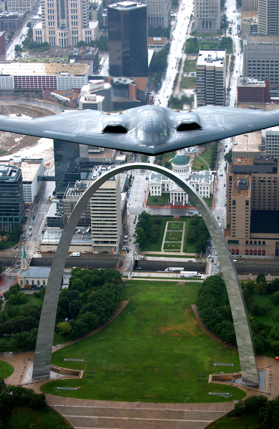 B-2 Spirit flies over St. Louis