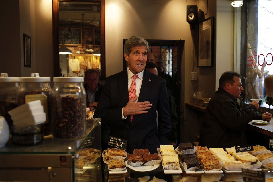 Secretary Kerry Visits a Warsaw Bakery