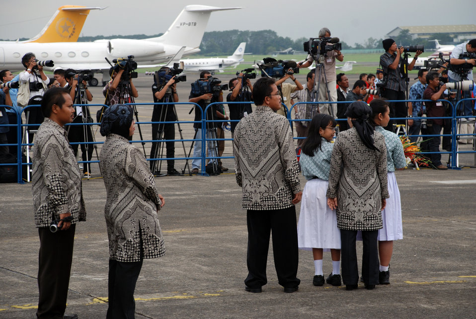 Behind the Scenes: Indonesian Students Prepare for Secretary Clinton's Arrival