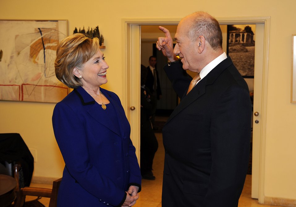 Secretary Clinton Visits Israeli Prime Minister Residence