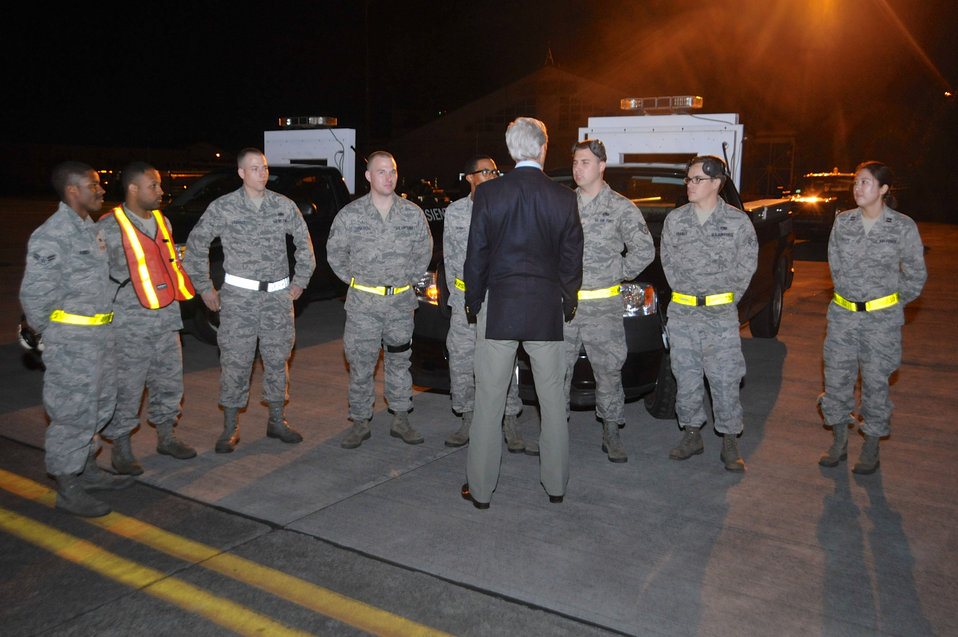 Secretary Kerry Chats With U.S. Airmen