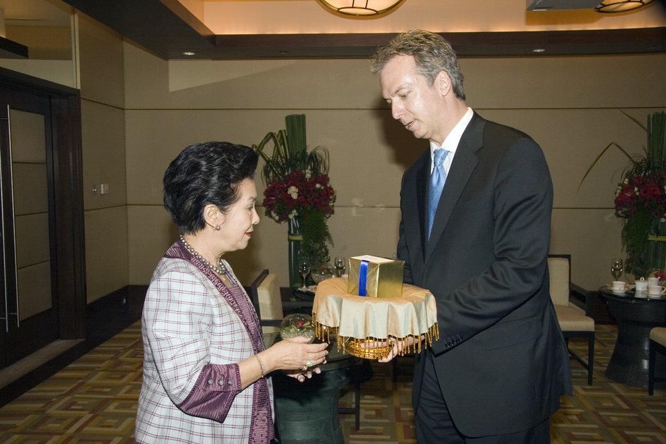 U.S. Ambassador to Thailand Meets With Thai Queen’s Lady-in-Waiting