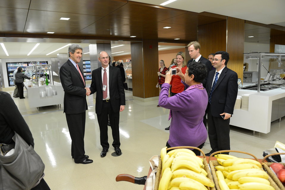 Secretary Kerry Drops by the Cafeteria