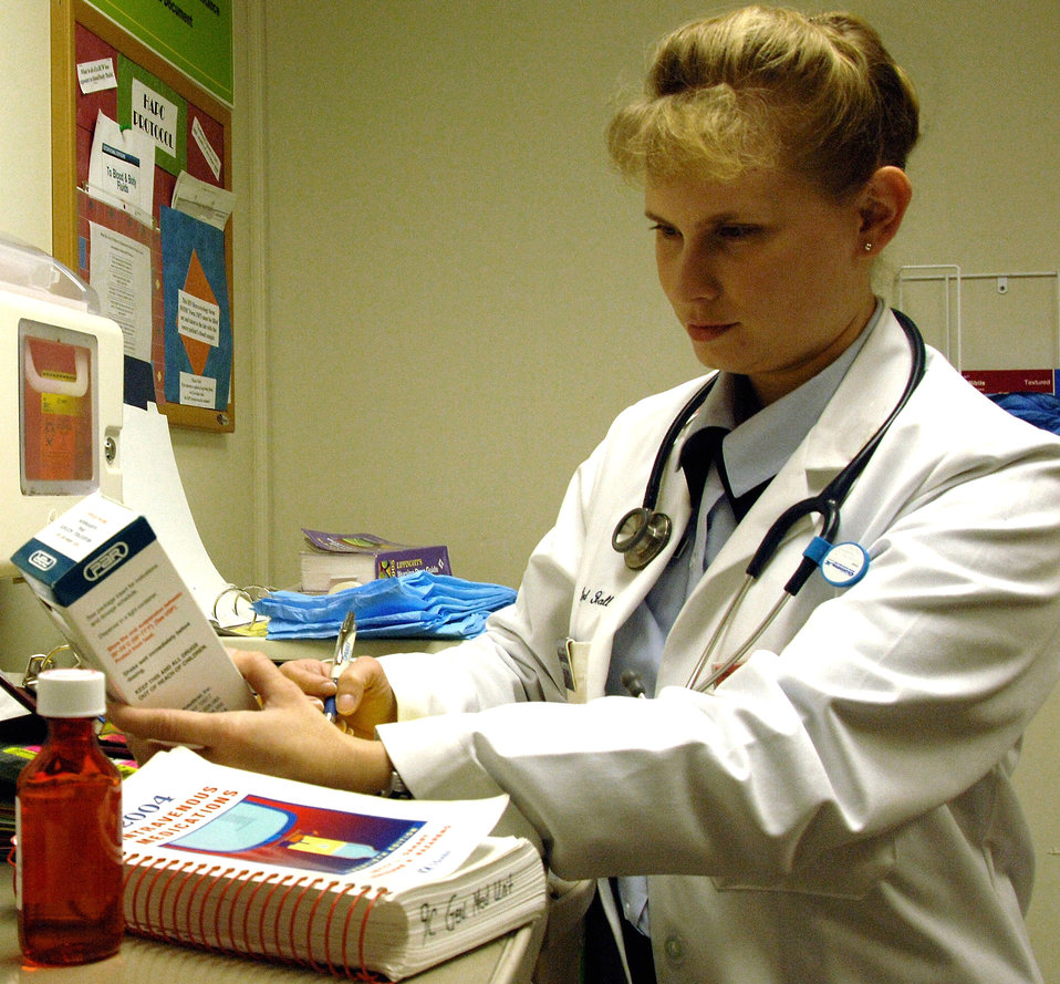 Air Force pharmacist receives award for excellence