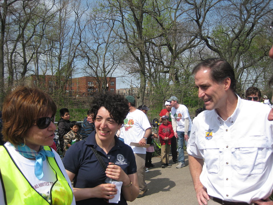 Dan Ashe meets community partners