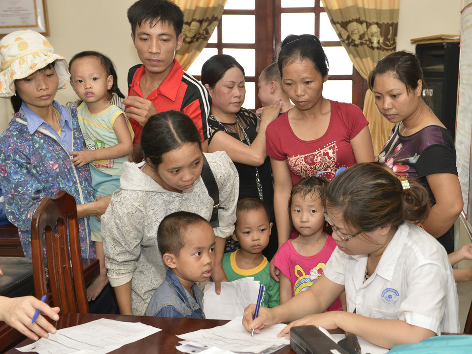 Eye screening for kindergarten children in Quoc Oai district of Hanoi