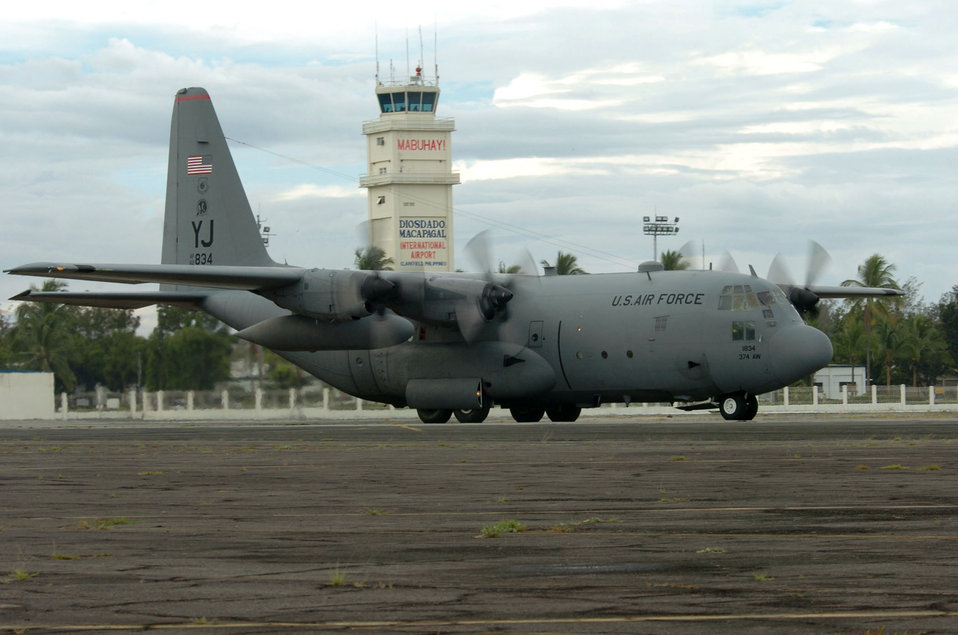 Airmen arrive for Balikatan 2004