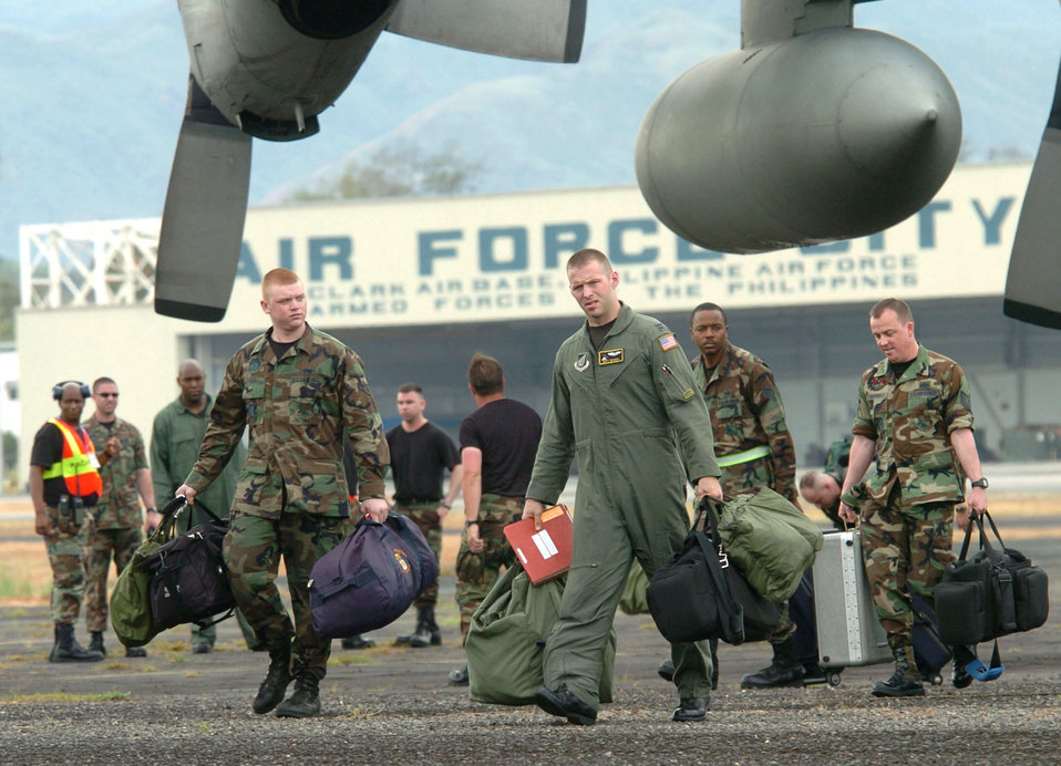 Airmen arrive for Balikatan 2004