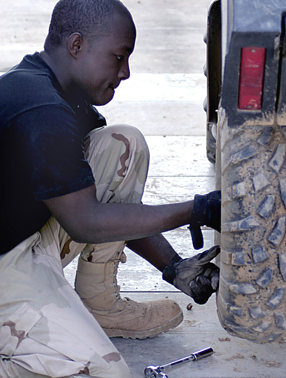 Airmen keep Iraqi airways clear