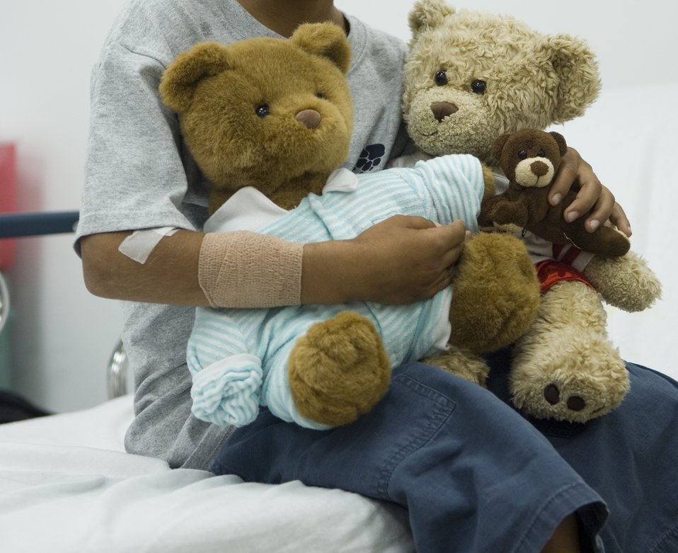 First sergeant gives teddy bears to Iraqi children