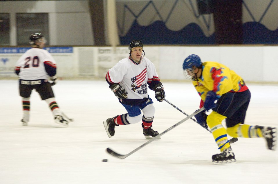 Eagles glide toward tourney