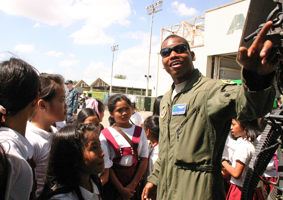 Students get first look at Philippine, U.S. militaries