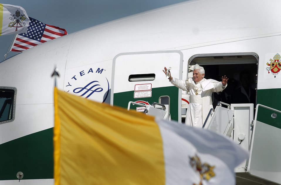 Pope arrives at Andrews
