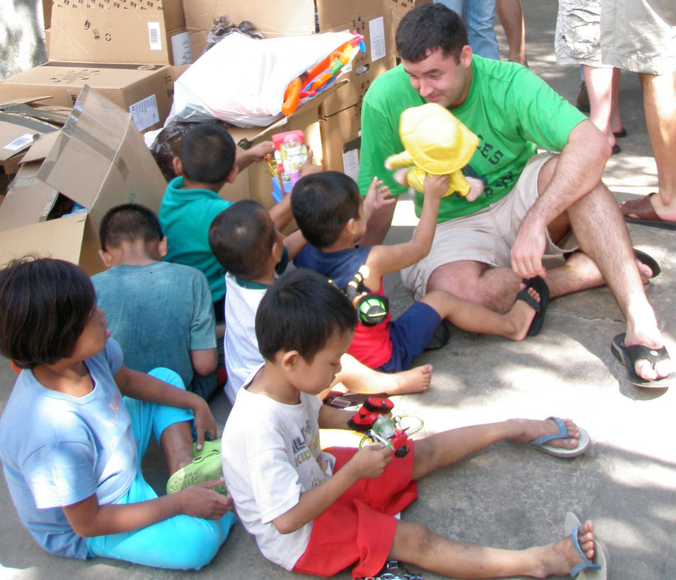 Kadena Airmen visit orphanage in Philippines