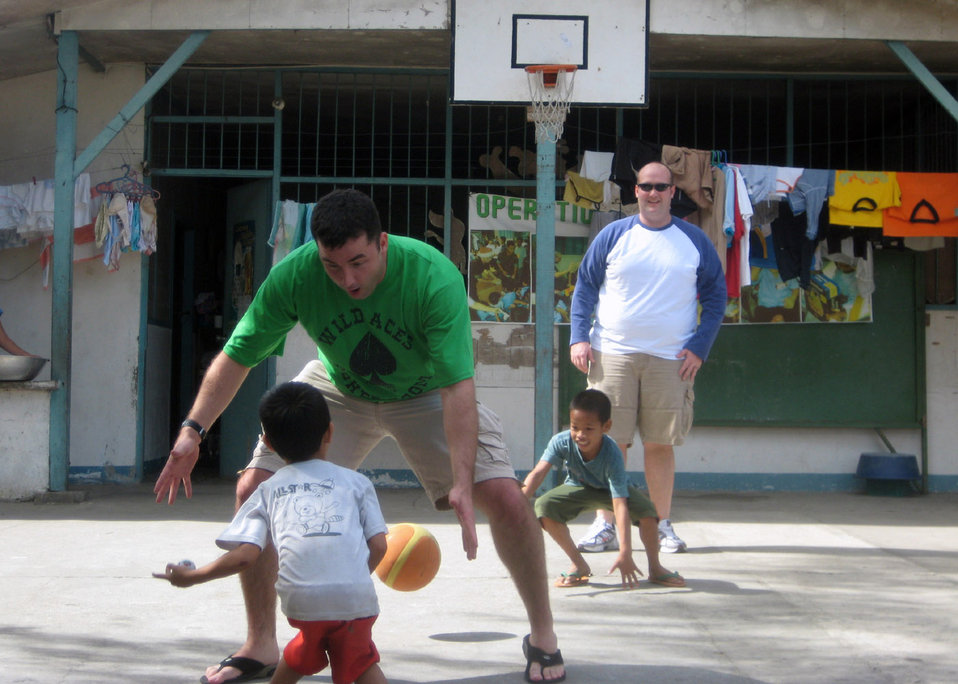 Kadena Airmen visit orphanage in Philippines