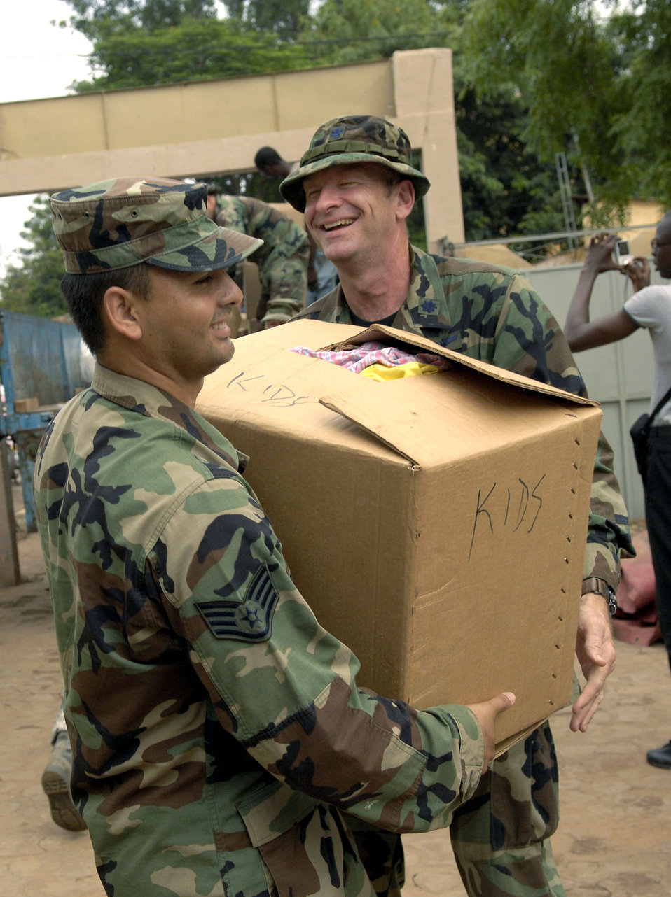 Airmen Donate Clothes to Malian Orphanages