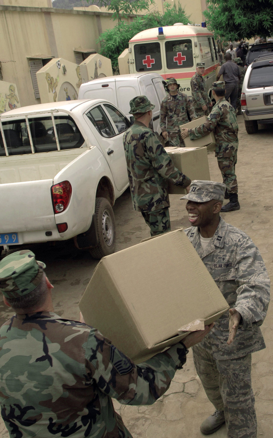 Airmen Donate Clothes to Malian Orphanages