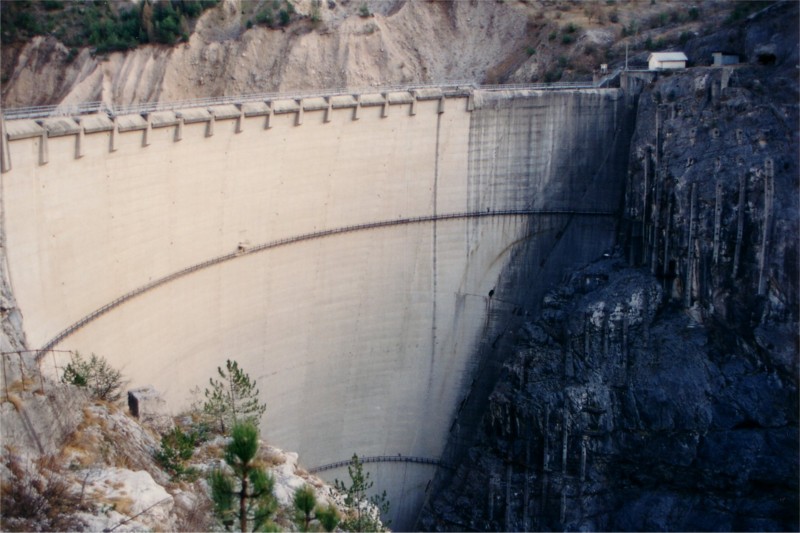 Italiano:  AU: Ettore Dal Farra; fonte: foto proprio archivio; descrizione: Diga del Vajont; licenza: pubblico dominio