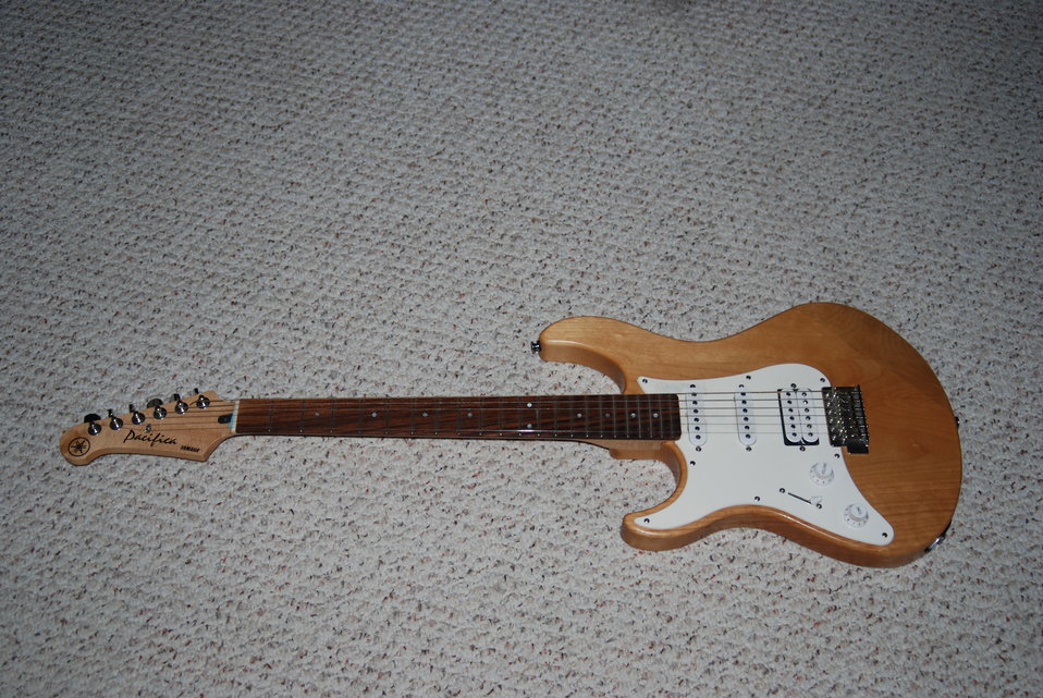 A left handed Yamaha Pacifica (1 of 2)