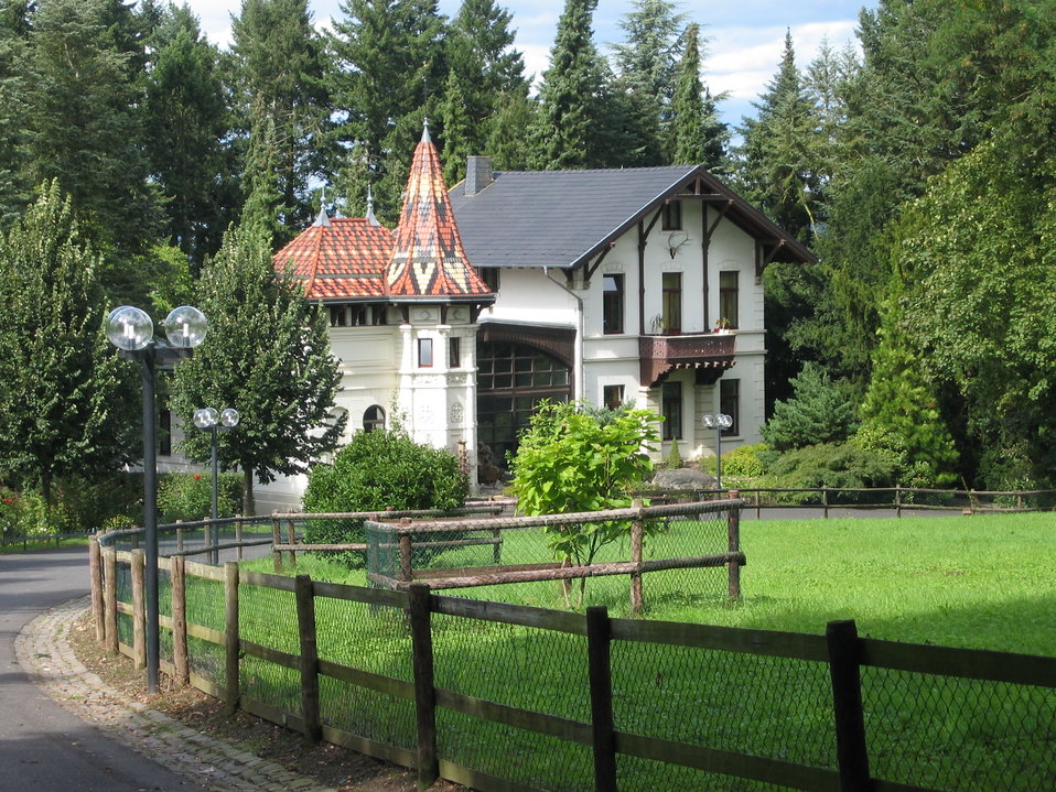 Deutsch:  Jägerhaus des Aloisiuskollegs