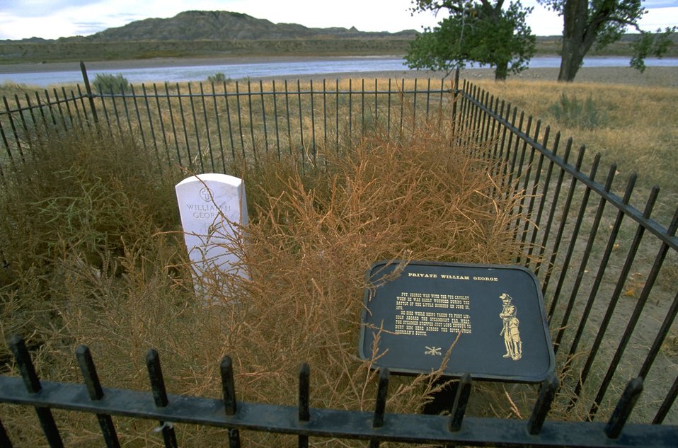 Headstone and plaque of William George of Custer's 7th Cavalry, Powder River Depot