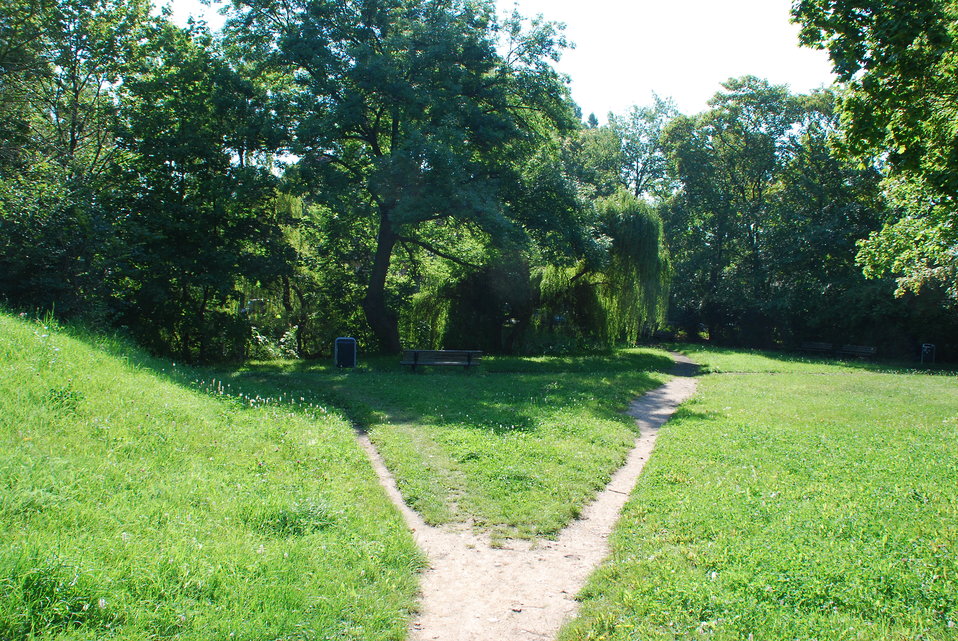 Deutsch:  Theaterteich in Frankfurt (Oder), am ehemaligen Kleist-Theater, Friedrich-Ebert-Straße