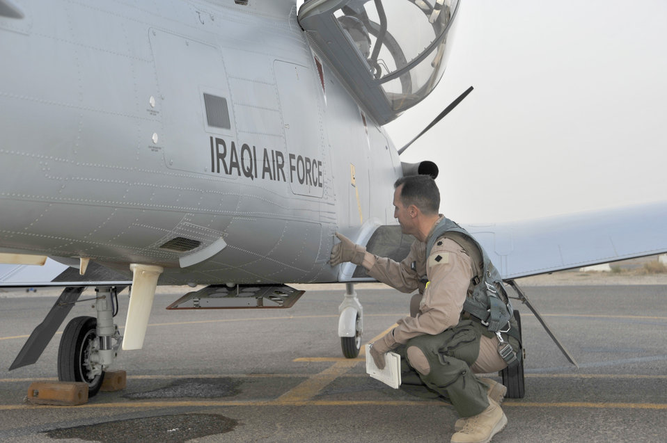 Iraqi air force pilots train with T-6A