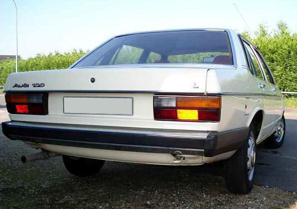 Deutsch:  Audi100 c2 Hi