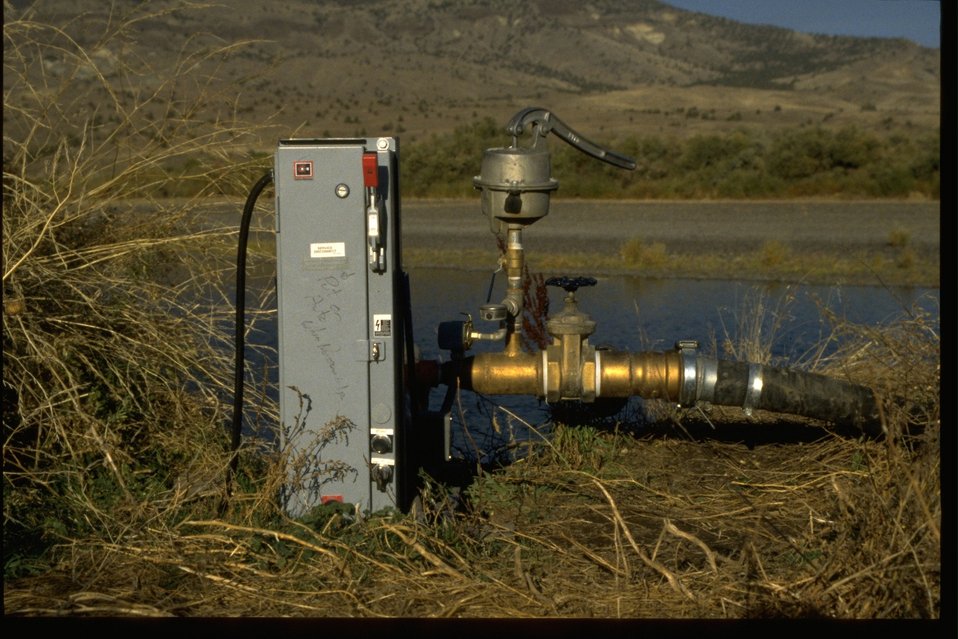 Electronic pump system for wildlife and cottonwood fields in the John Day River.